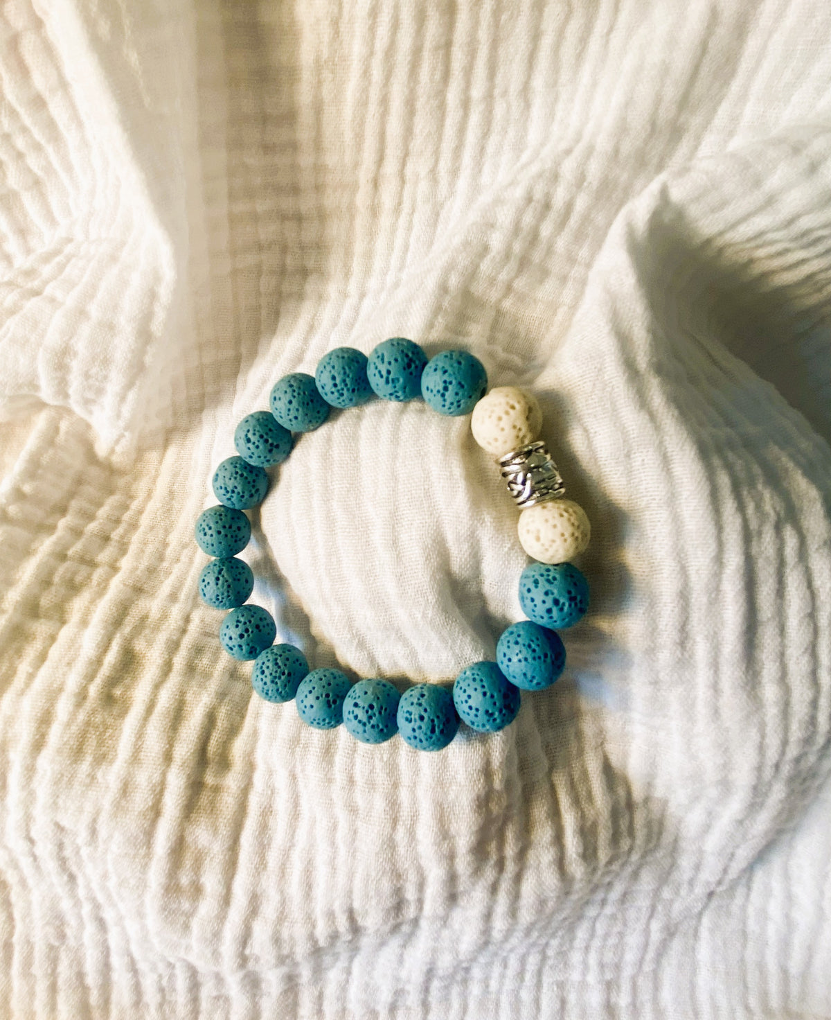 Bracelet volcanique bleu clair