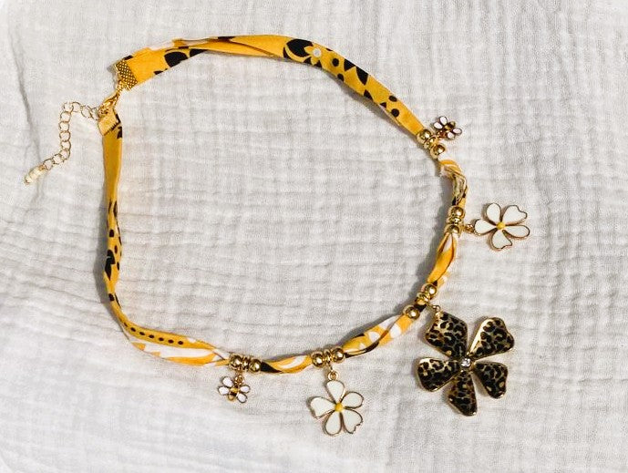 Collier bandana jaune
